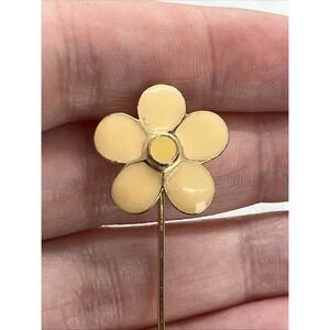 Vtg Gold Tone Enamel Cream/Yellow Flower Lapel Stick Pin Hat No Cover Estate